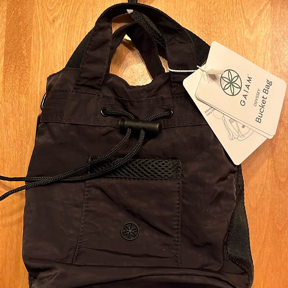 GAIAM Odyssey Bucket Bag NWT